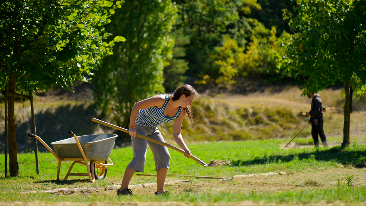 Bénévole jardinier